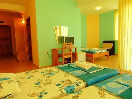 Superior Üç Kişilik Oda, Balkon, Kısmi Deniz Manzaralı