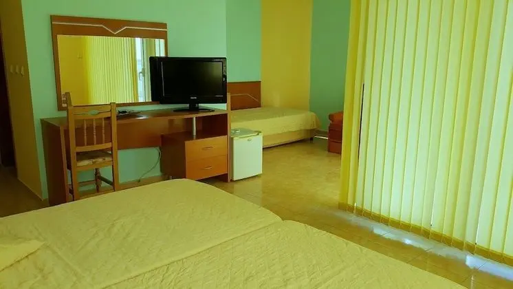 Superior Üç Kişilik Oda, Balkon, Kısmi Deniz Manzaralı