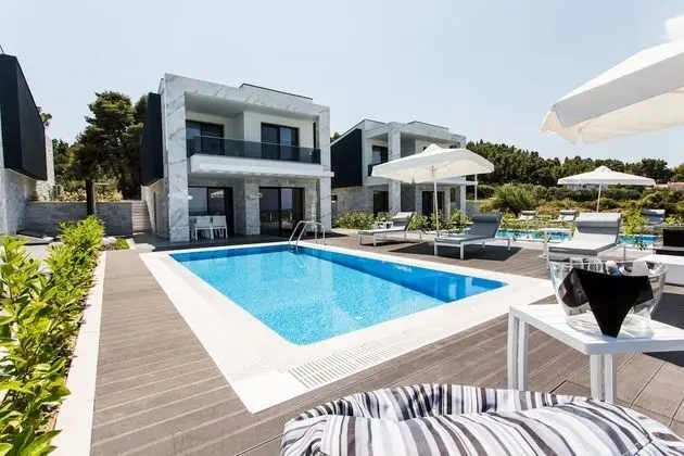 Luxury Villa (Sea Front)