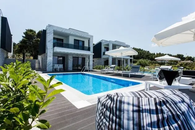 Luxury Villa (Sea Front)