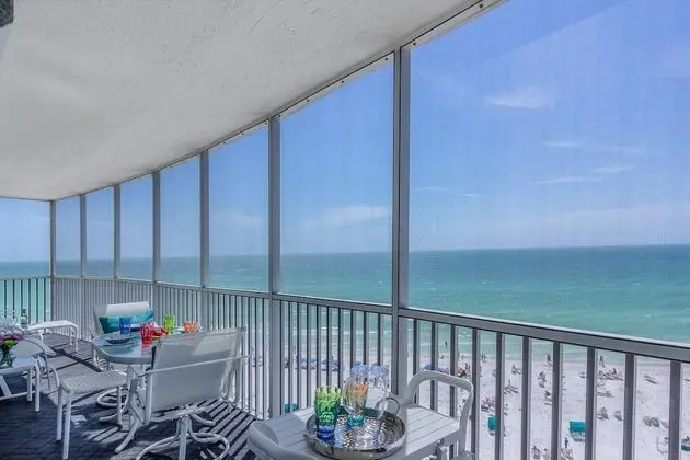 Daire (Crystal Sands Beach Elegance)