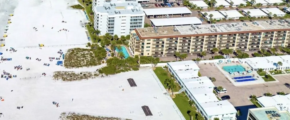 Daire (Crystal Sands Beach Elegance)