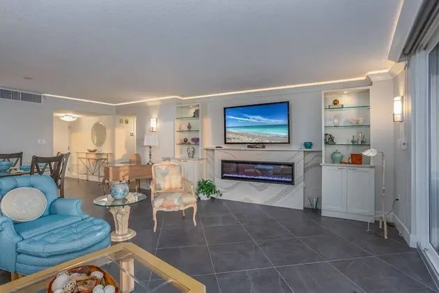 Daire (Crystal Sands Beach Elegance)