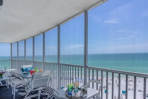 Daire (Crystal Sands Beach Elegance)