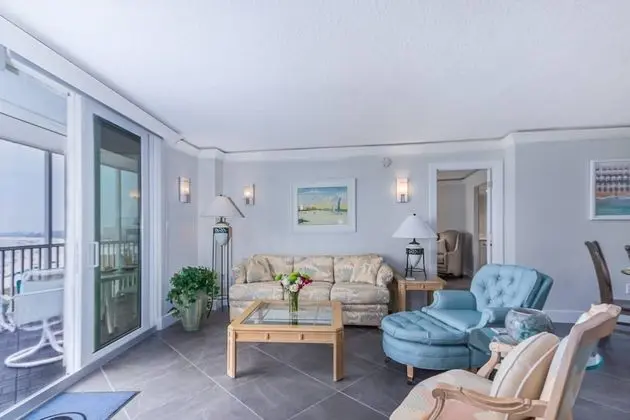 Daire (Crystal Sands Beach Elegance)
