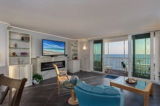 Daire (Crystal Sands Beach Elegance)