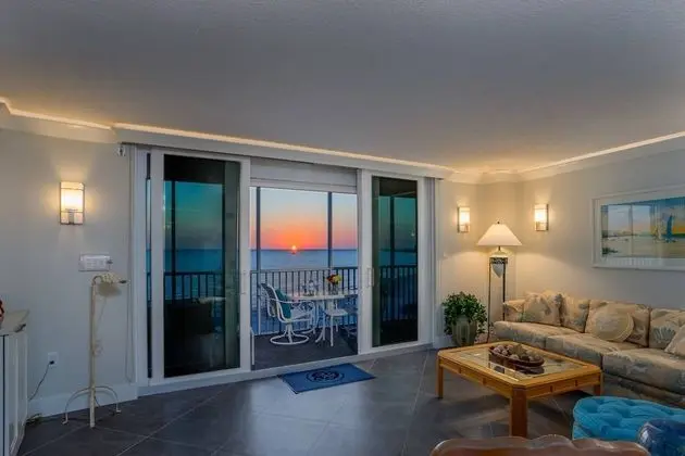 Daire (Crystal Sands Beach Elegance)