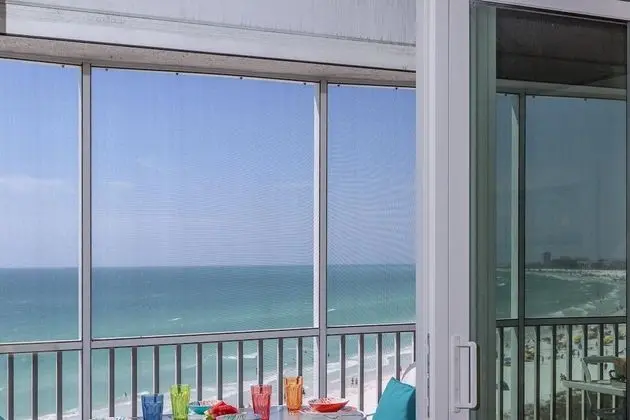 Daire (Crystal Sands Beach Elegance)