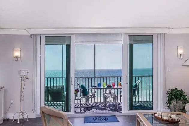 Daire (Crystal Sands Beach Elegance)