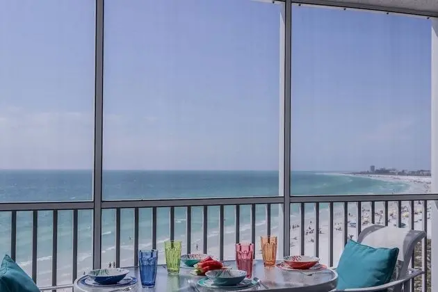 Daire (Crystal Sands Beach Elegance)