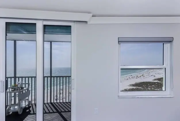 Daire (Crystal Sands Beach Elegance)