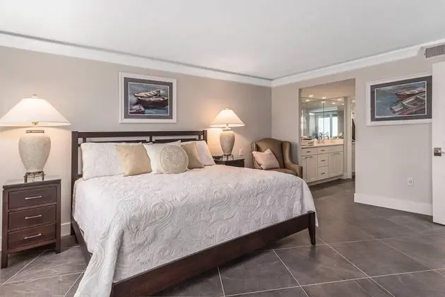 Daire (Crystal Sands Beach Elegance)
