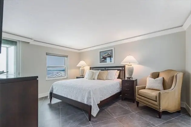 Daire (Crystal Sands Beach Elegance)