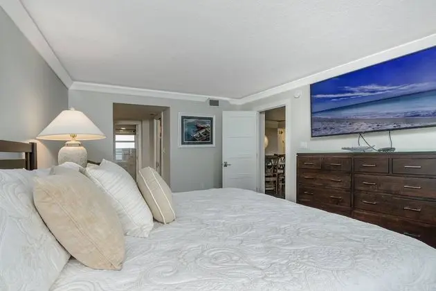 Daire (Crystal Sands Beach Elegance)