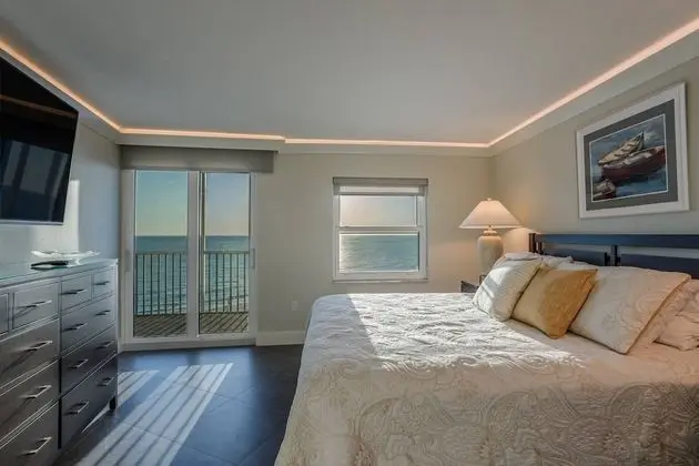 Daire (Crystal Sands Beach Elegance)