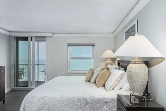 Daire (Crystal Sands Beach Elegance)