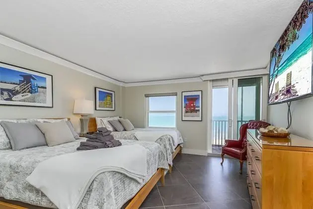 Daire (Crystal Sands Beach Elegance)
