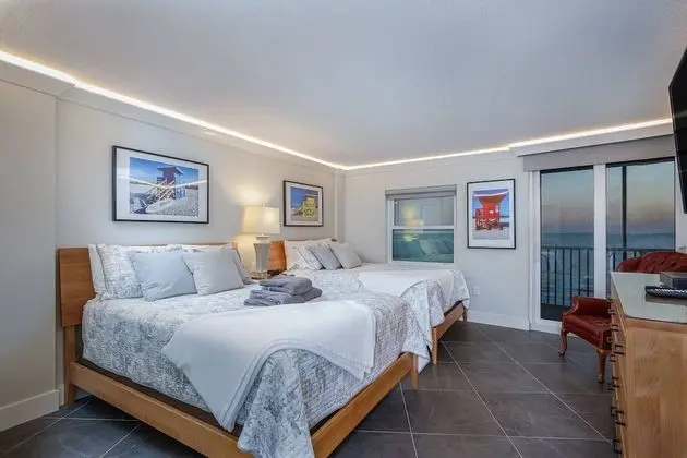 Daire (Crystal Sands Beach Elegance)