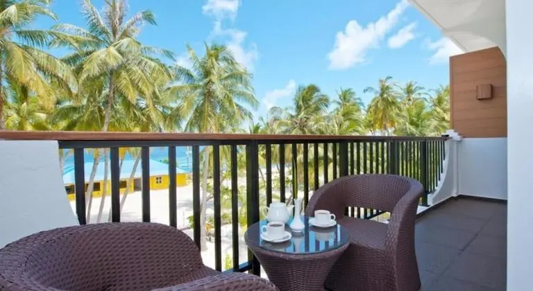 Deluxe Tek Büyük Yataklı Oda, Balkon, Kısmi Deniz Manzaralı