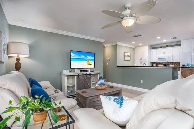 Daire (Crystal Sands & Seahorses Beach Villa)