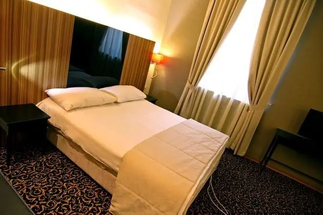 Deluxe Büyük Yataklı Tek Kişilik Oda, 1 Yatak Odası, Engellilere Uygun, Bahçe Manzaralı