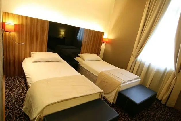 Deluxe İki Ayrı Yataklı Oda, 1 Yatak Odası, Engellilere Uygun, Bahçe Manzaralı