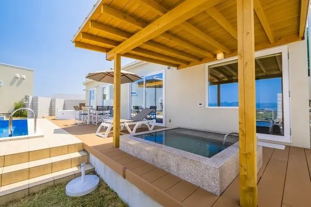 Villa (C)