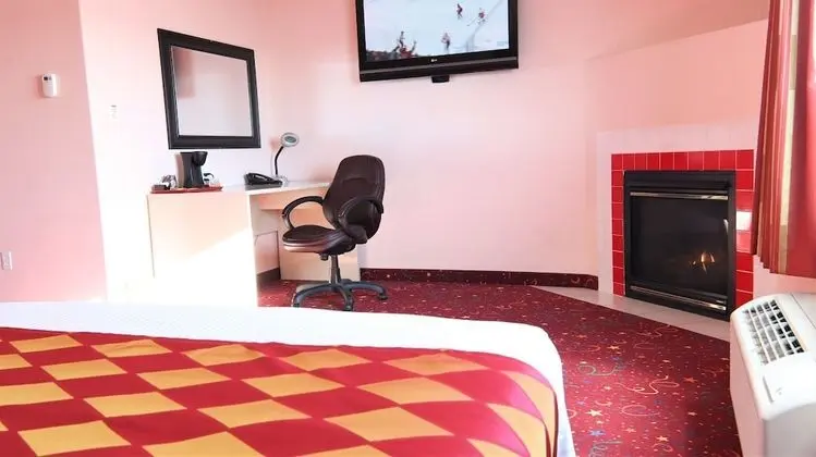 Premium Oda, 1 Büyük (Queen) Boy Yatak, Şömine