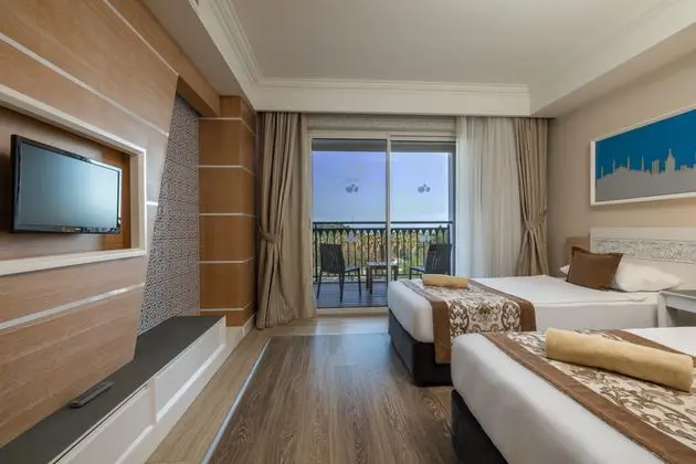 https://images.etstur.com/imgproxy/resize/2560x1440/files/images/hotelImages/etsrooms/524/Crystal_Sunset_Pearl_Collection_20260211110851_4.jpg