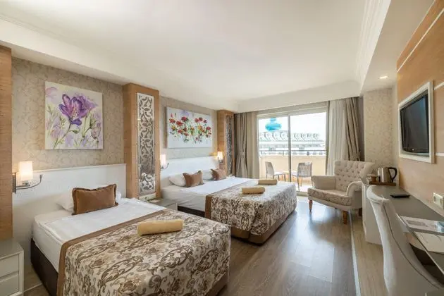 https://images.etstur.com/imgproxy/resize/2560x1440/files/images/hotelImages/etsrooms/524/Crystal_Sunset_Pearl_Collection_20260211111520_1.jpg
