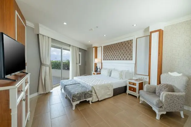https://images.etstur.com/imgproxy/resize/2560x1440/files/images/hotelImages/etsrooms/524/Crystal_Sunset_Pearl_Collection_20260211111714_0.jpg