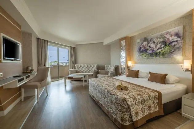 https://images.etstur.com/imgproxy/resize/2560x1440/files/images/hotelImages/etsrooms/524/Crystal_Sunset_Pearl_Collection_20260211111128_7.jpg