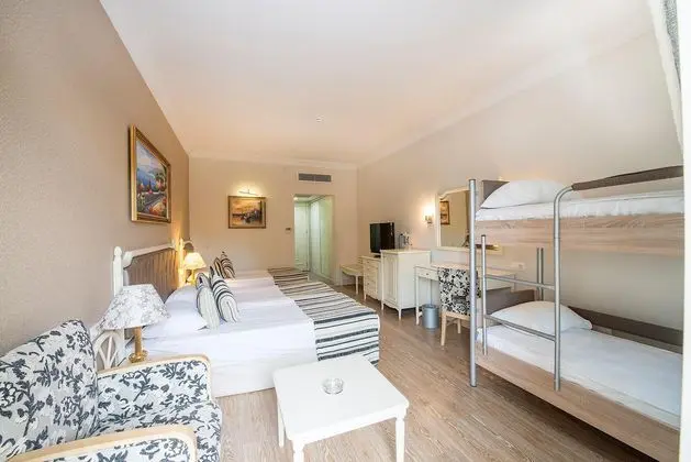 https://images.etstur.com/imgproxy/resize/2560x1440/files/images/hotelImages/etsrooms/527/Crystal_Tat_Beach_Pearl_Collection_20251204153632_0.jpg