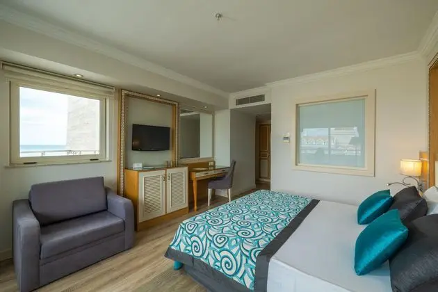 https://images.etstur.com/imgproxy/resize/2560x1440/files/images/hotelImages/etsrooms/521/Crystal_Waterworld_Aqua_Collection_20251130215511_1.jpg