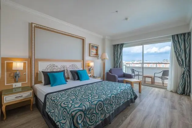 https://images.etstur.com/imgproxy/resize/2560x1440/files/images/hotelImages/etsrooms/521/Crystal_Waterworld_Aqua_Collection_20251130215511_3.jpg