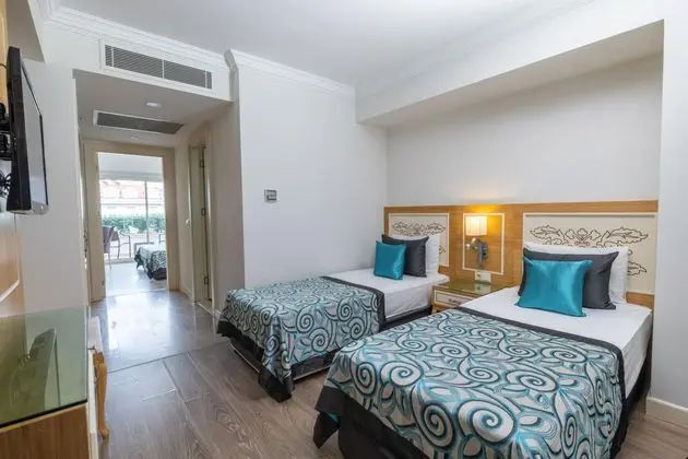 https://images.etstur.com/imgproxy/resize/2560x1440/files/images/hotelImages/etsrooms/521/Crystal_Waterworld_Aqua_Collection_20251130215924_0.jpg
