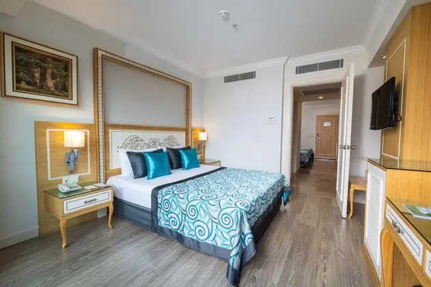 https://images.etstur.com/imgproxy/resize/2560x1440/files/images/hotelImages/etsrooms/521/Crystal_Waterworld_Aqua_Collection_20251130215925_2.jpg