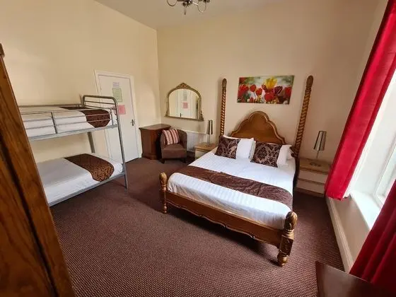 Family Oda (Bunk beds Room 5)