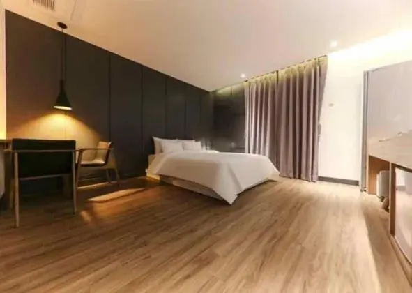 Premium Tek Büyük Yataklı Oda