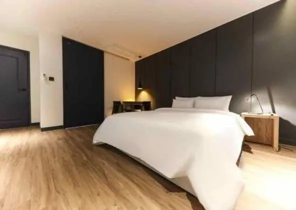Premium Tek Büyük Yataklı Oda