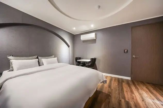 Basic Oda, Şehir Manzaralı