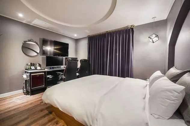 Basic Oda, Şehir Manzaralı