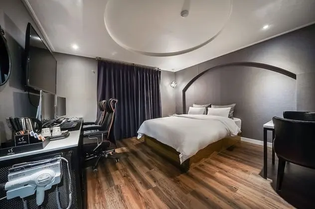 Basic Oda, Şehir Manzaralı