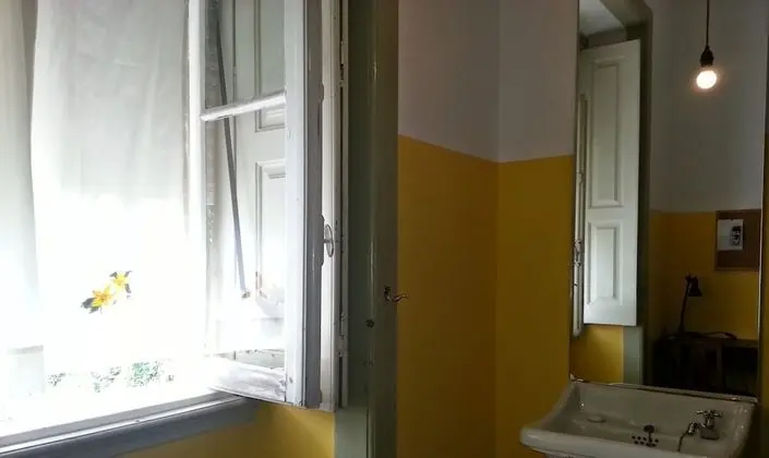 Tek Kişilik Oda, Ortak Banyo