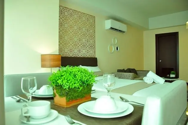 Studio Suite Breakfast for 2