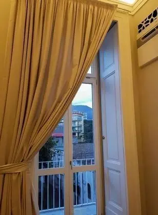 Basic Tek Büyük Yataklı Oda, 1 Çift Kişilik Yatak, Balkon, Şehir Manzaralı (2)