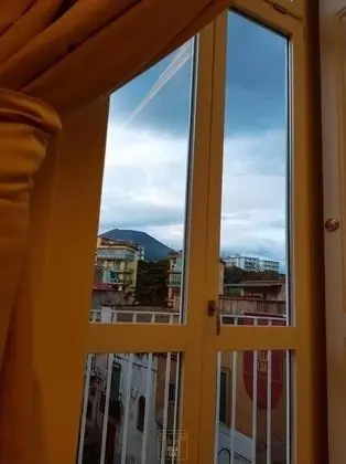 Basic Tek Büyük Yataklı Oda, 1 Çift Kişilik Yatak, Balkon, Şehir Manzaralı (2)