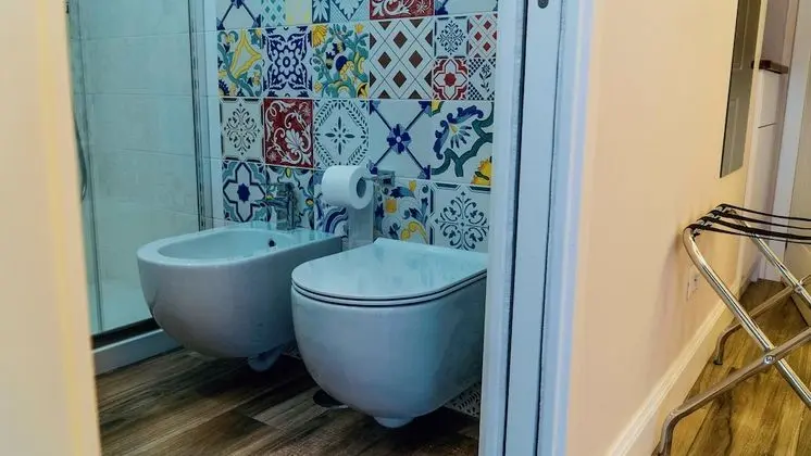 Basic Tek Büyük Yataklı Oda, 1 Çift Kişilik Yatak, Balkon, Şehir Manzaralı (2)