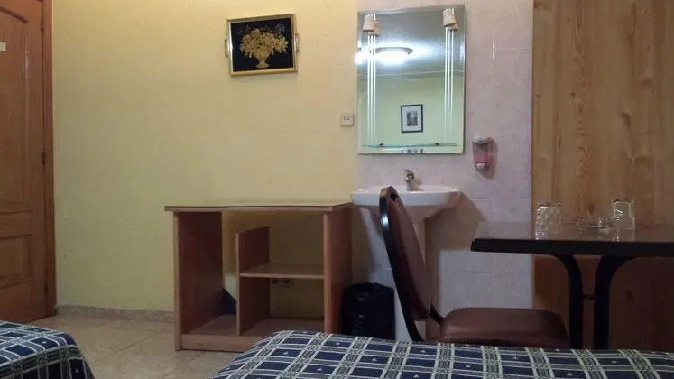 1 Çift Kişilik Veya 2 Tek Kişilik Yatak With Shared Bathroom