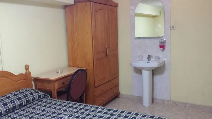 1 Çift Kişilik Veya 2 Tek Kişilik Yatak With Shared Bathroom